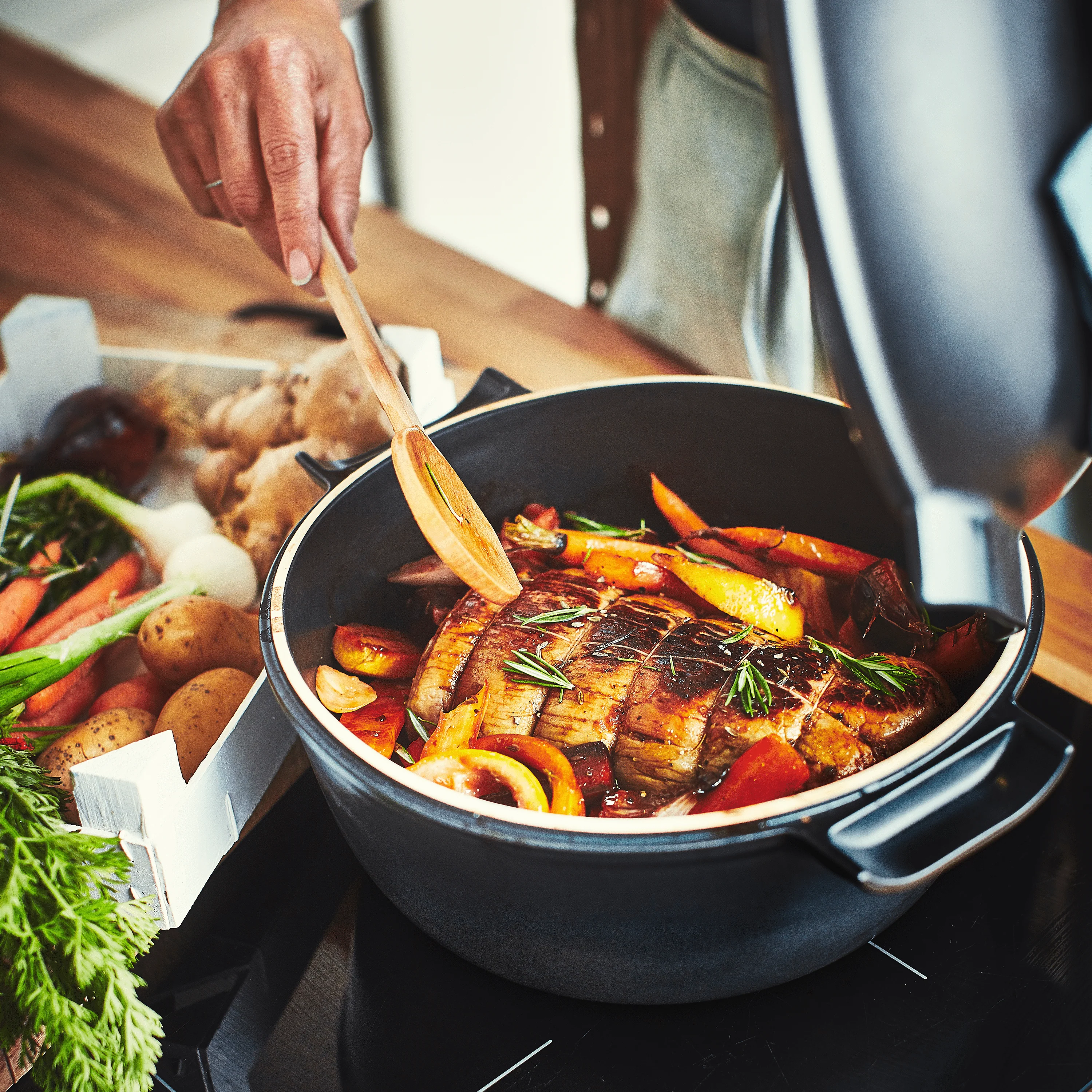 Delight Round Dutch Oven (Induction Compatible) - Image 3